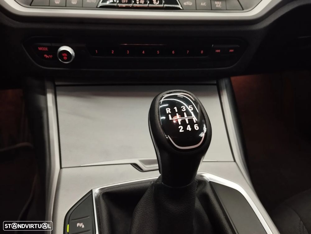 BMW 318 d Corporate Edition - 34