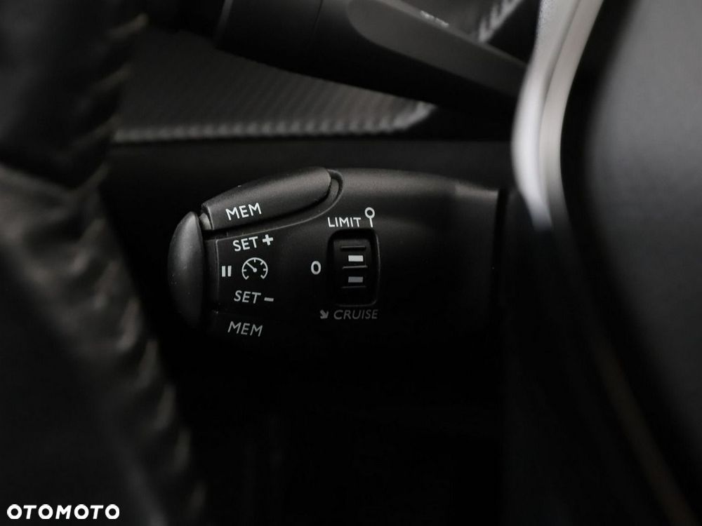 Peugeot 2008 PureTech 100 Allure - 32
