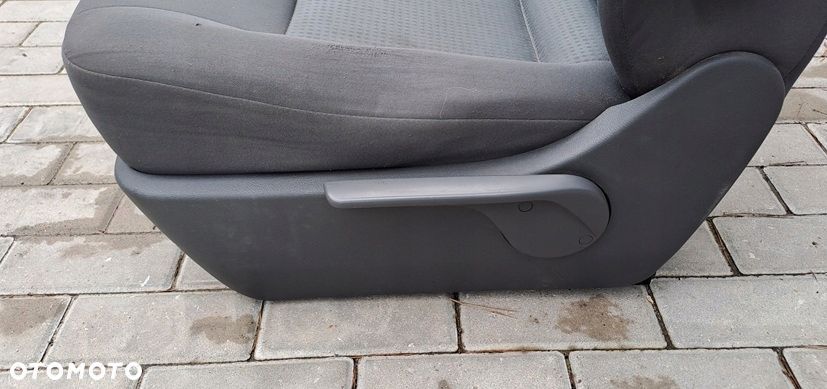 vw t5 multivan fotel kierowcy lewy przód 2x podłokietnik podstawa europa - 3