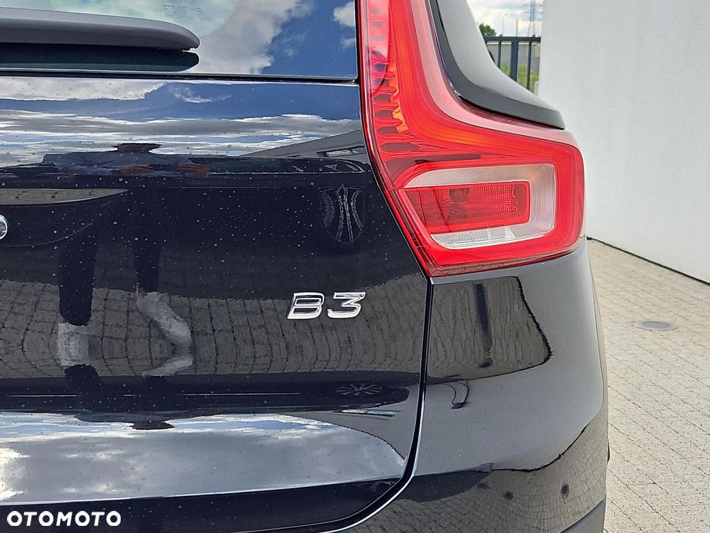 Volvo XC 40 B3 Plus Dark - 32