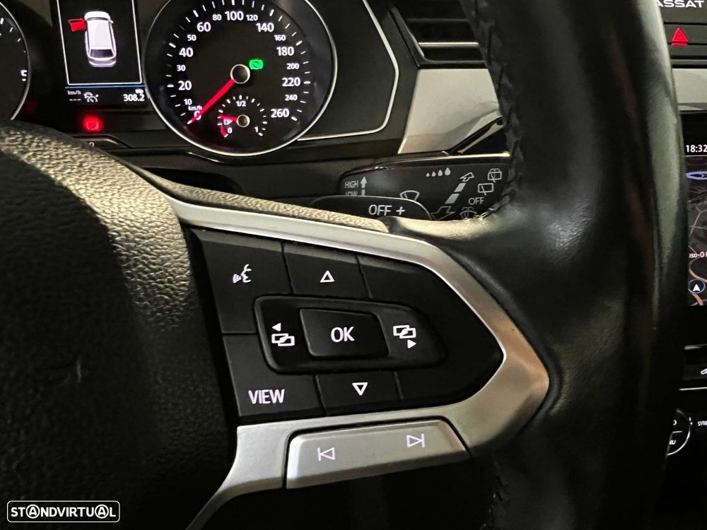 VW Passat Variant 1.6 TDI Confortline DSG - 26
