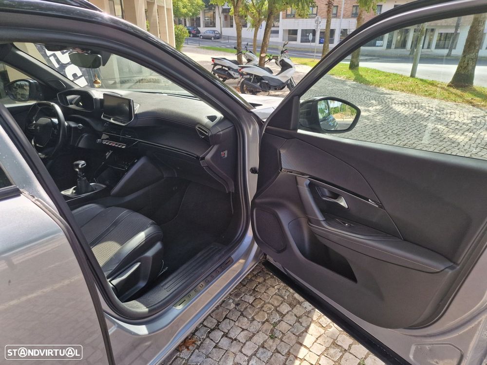 Peugeot 2008 1.2 PureTech GT - 17