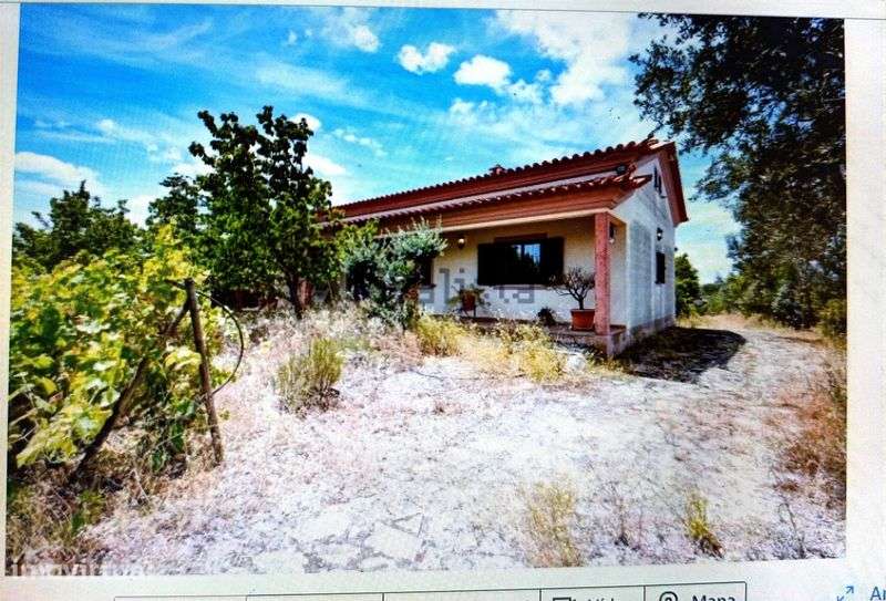 Moradia T4 com 1 casa independente e terreno, com piscina - Grande imagem: 2/9