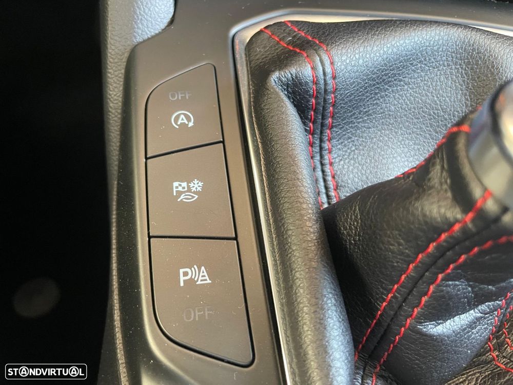 Ford Focus 1.0 EcoBoost MHEV ST-Line X - 29