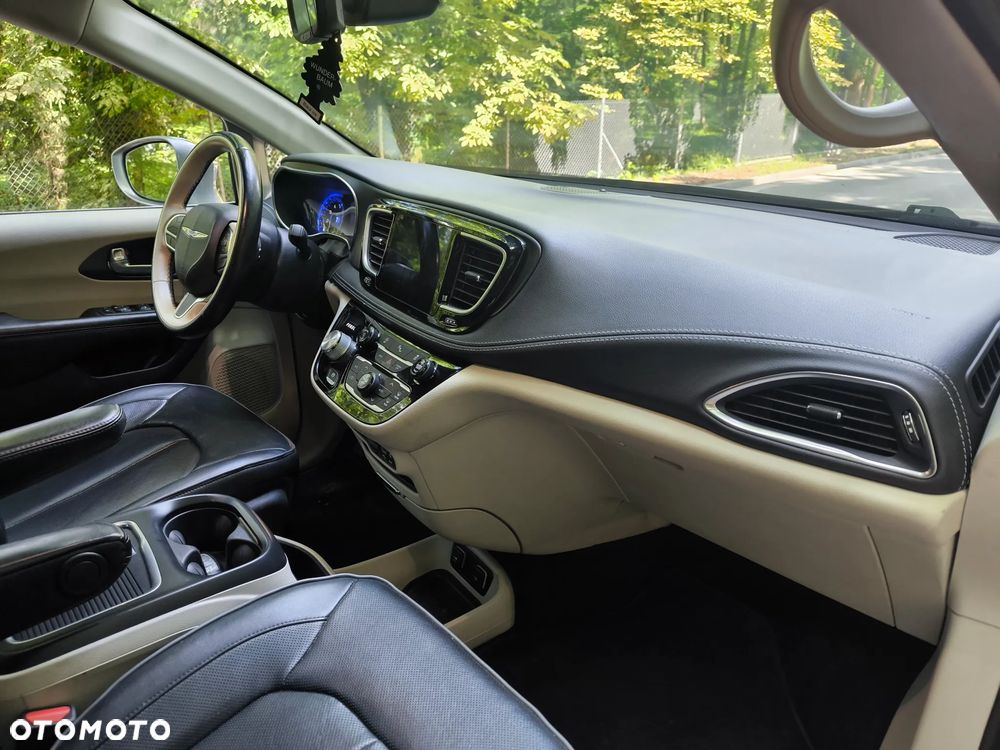 Chrysler Pacifica - 9