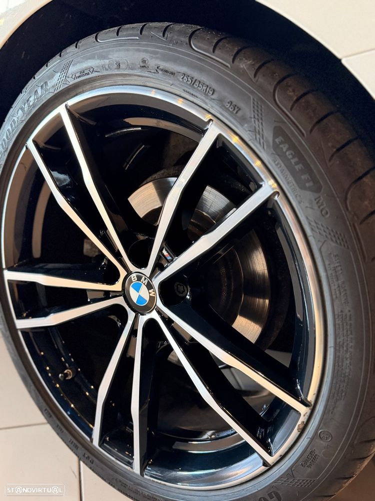 BMW 320 d Touring Pack Desportivo M Auto - 13