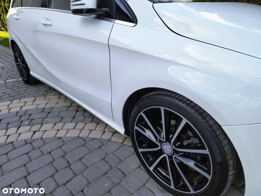 Mercedes-Benz Klasa B 180 AMG Line - 3