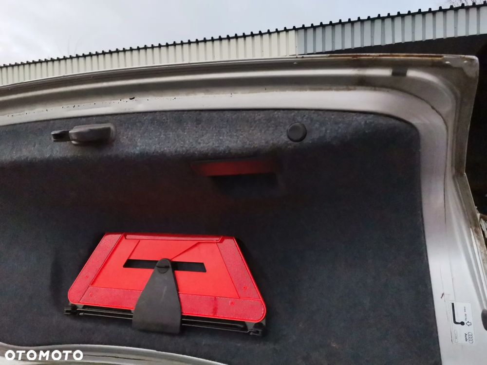 Klapa Bagażnika Pokrywa Tył AUDI A4 B6 Sedan kod LY7W Kompletna - 5