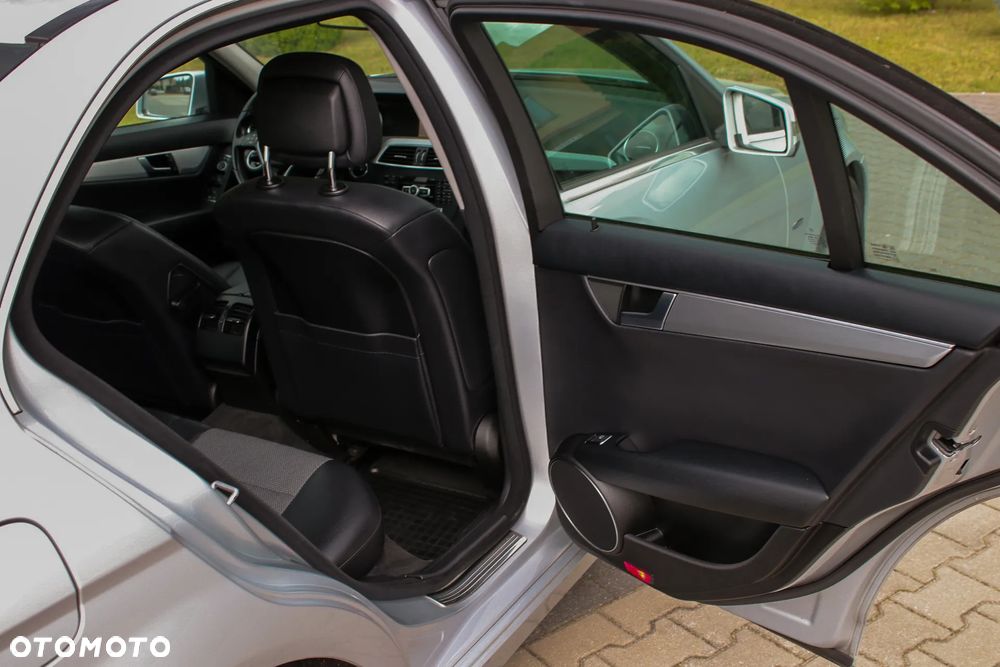 Mercedes-Benz Klasa C 180 Kompressor Automatik Avantgarde - 24
