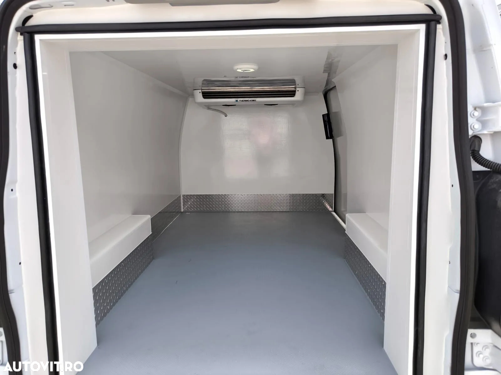 Ford Transit Custom Van 300L (L2H1) - 11