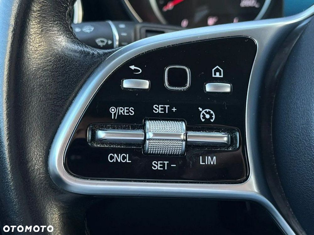 Mercedes-Benz GLC 300 e 4-Matic Avantgarde - 23