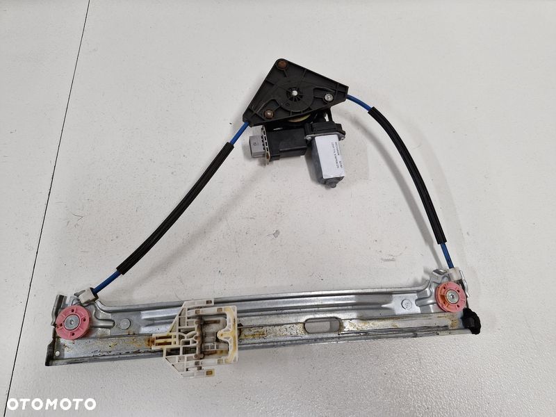 FIAT 500L PODNOŚNIK MECHANIZM SZYBY LEWY TYŁ 51957505 - 6