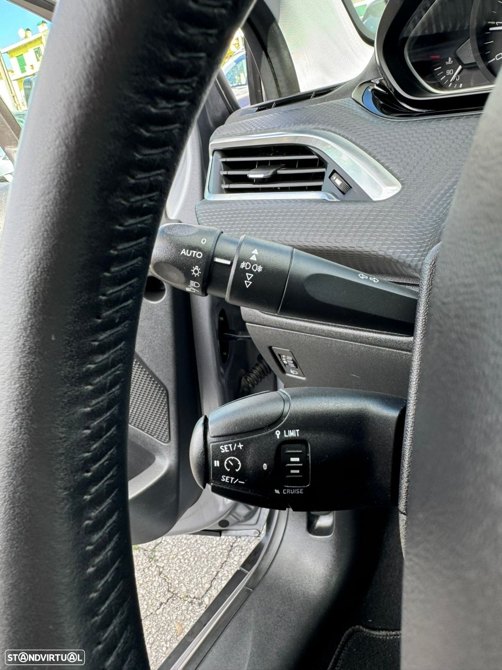 Peugeot 2008 1.5 BlueHDi Signature - 17
