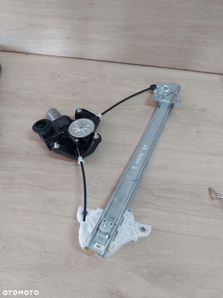 Toyota Yaris Cross 1,5 podnośnik szyby prawy przód mechanizm 85710-0D540 - 1