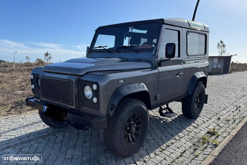 Land Rover Defender 90 Hard Top SE - 4