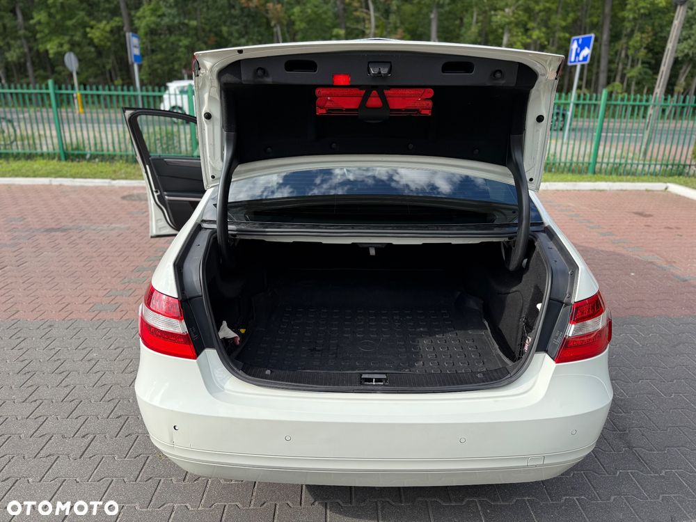Mercedes-Benz Klasa E 200 CDI DPF BlueEFFICIENCY 7G-TRONIC Elegance - 6