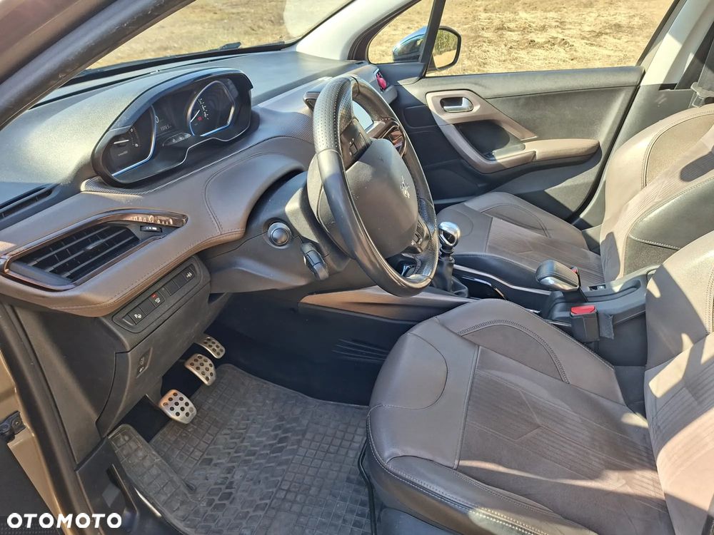 Peugeot 2008 1.6 e-HDi Allure S&S - 9