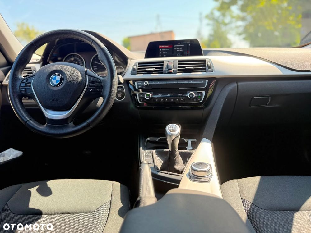 BMW Seria 3 318d Sport Line - 12