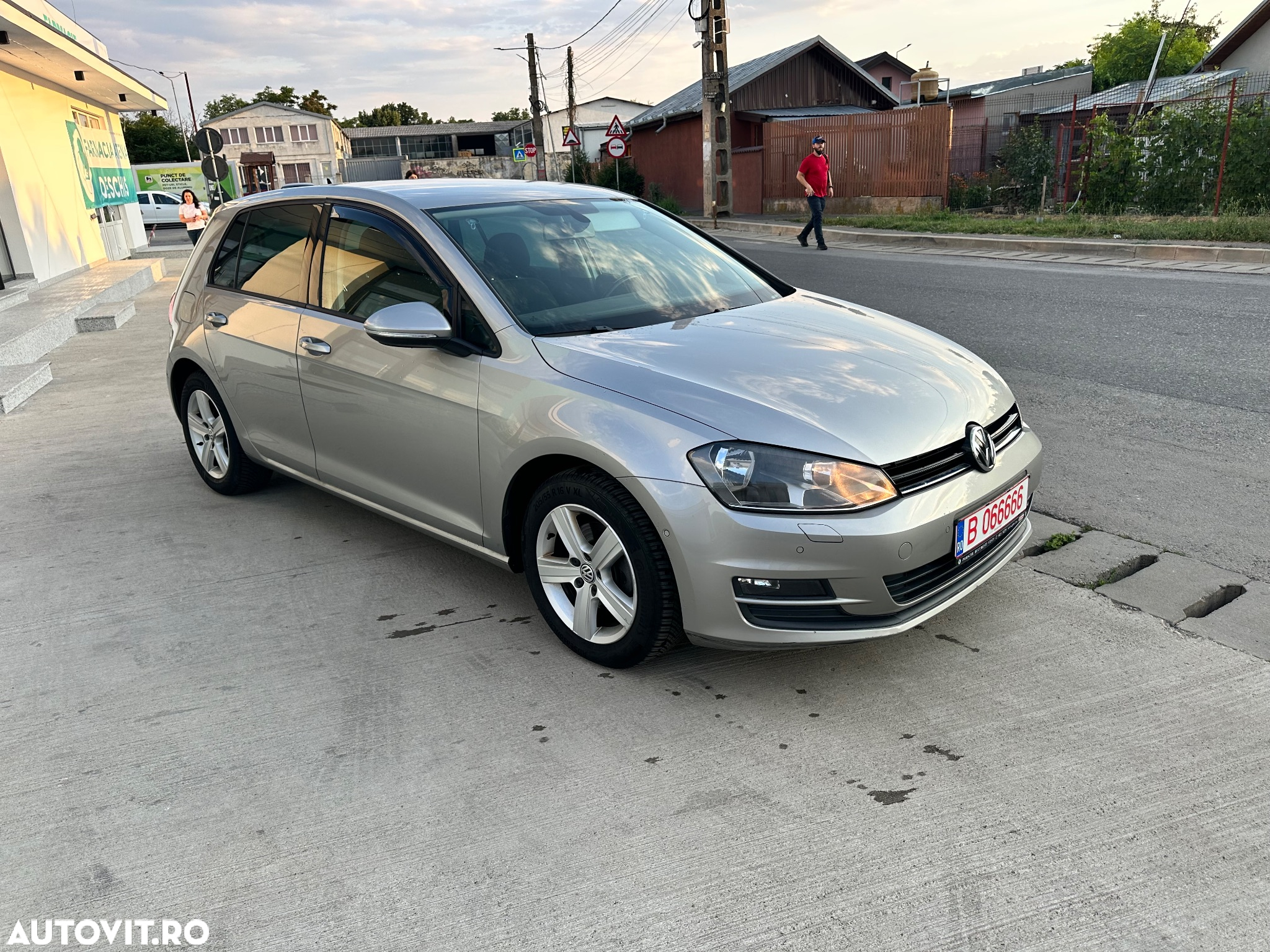 Volkswagen Golf 2.0 TDI BlueMotion Technology Highline DSG - 2