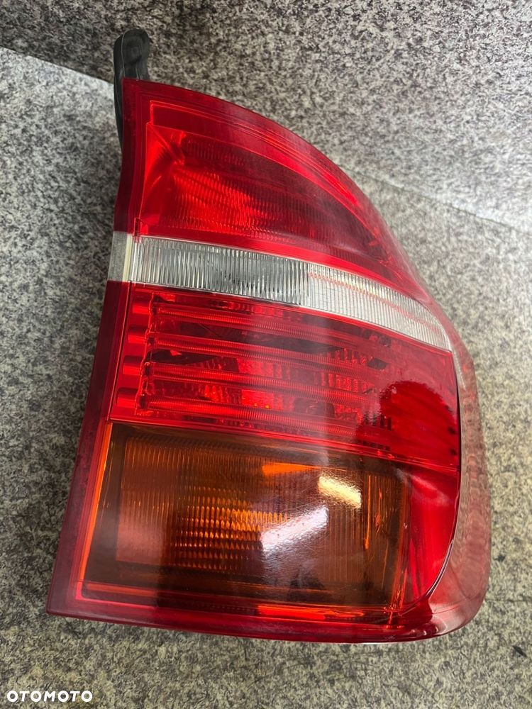Lampa LED prawa tylna prawy tyl w blotnik BMW E70 X5 BDB ORG - 6