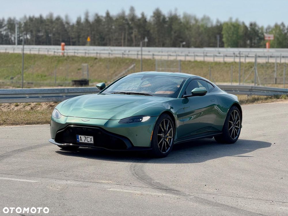 Aston Martin Vantage - 9
