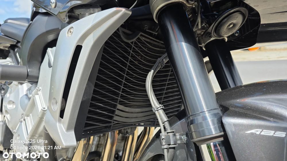 Yamaha FZR - 6