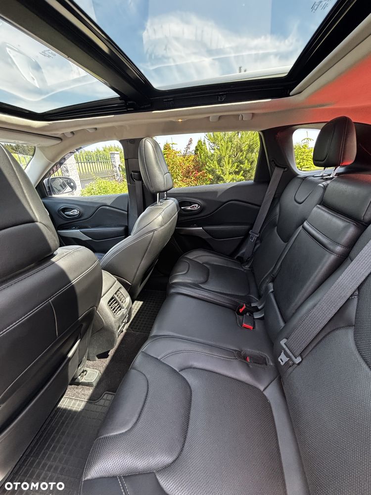 Jeep Cherokee - 4