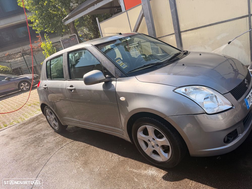 Suzuki Swift 1.3 16V GLX - 4
