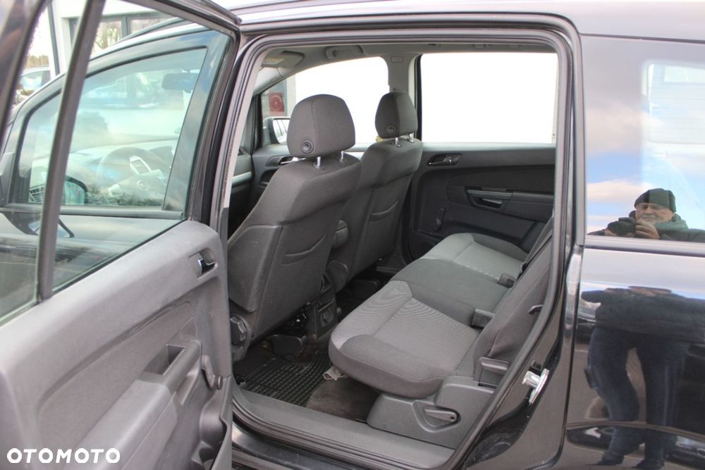 Opel Zafira - 25