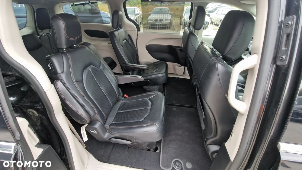 Chrysler Pacifica - 22