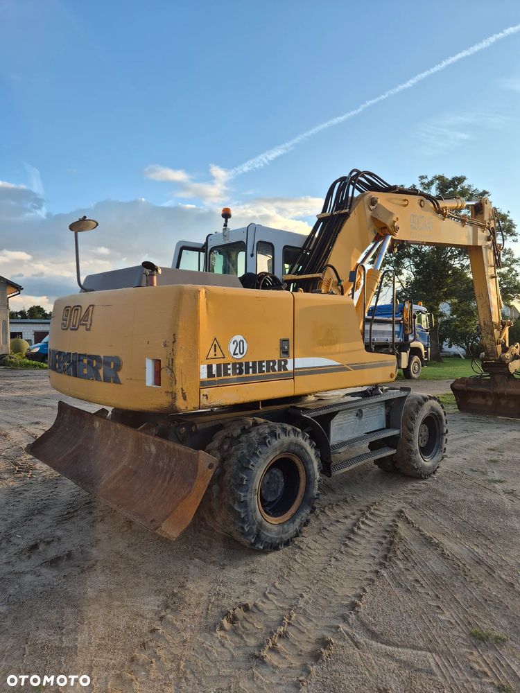 Liebherr A904 - 6