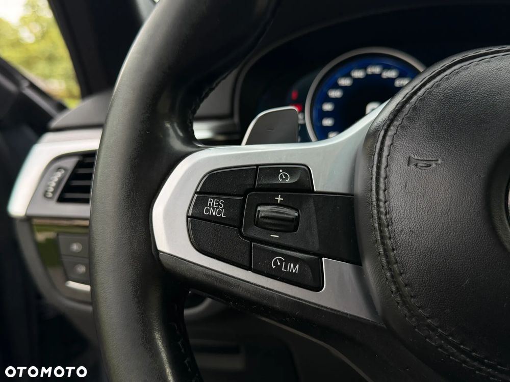 BMW Seria 5 520d M Sport sport - 33