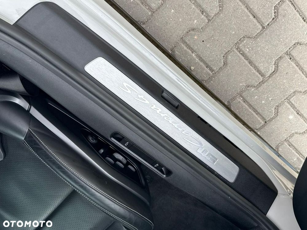 Porsche 911 Carrera 4S - 17