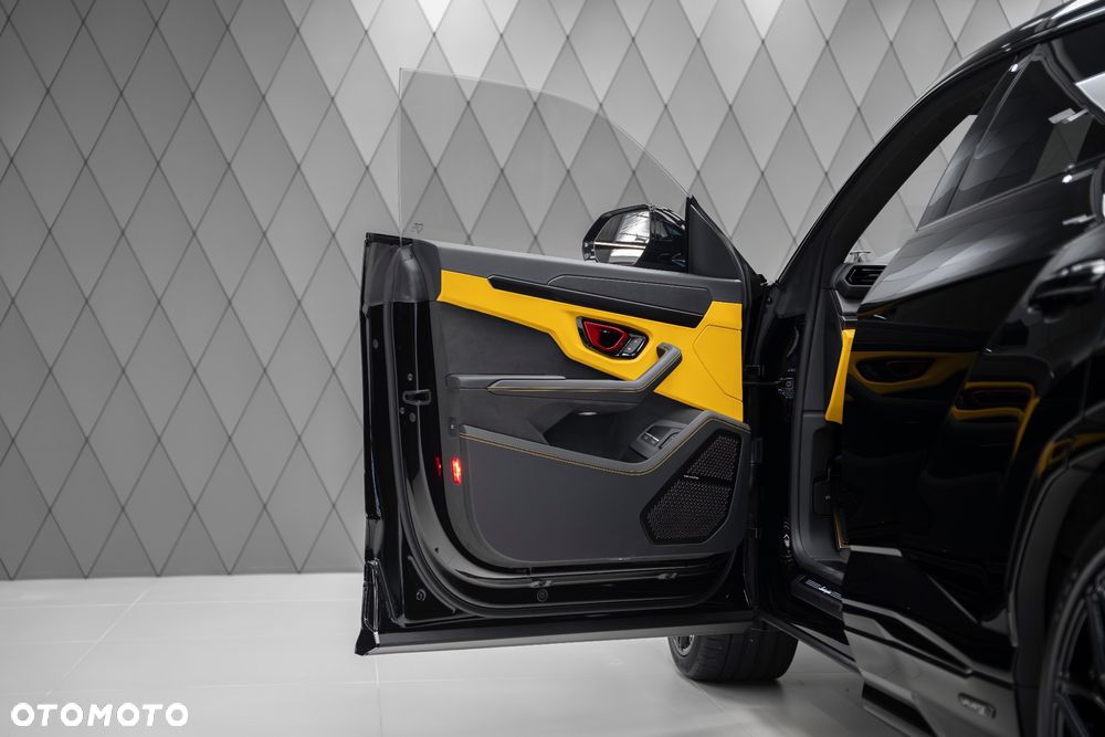 Lamborghini Urus - 30