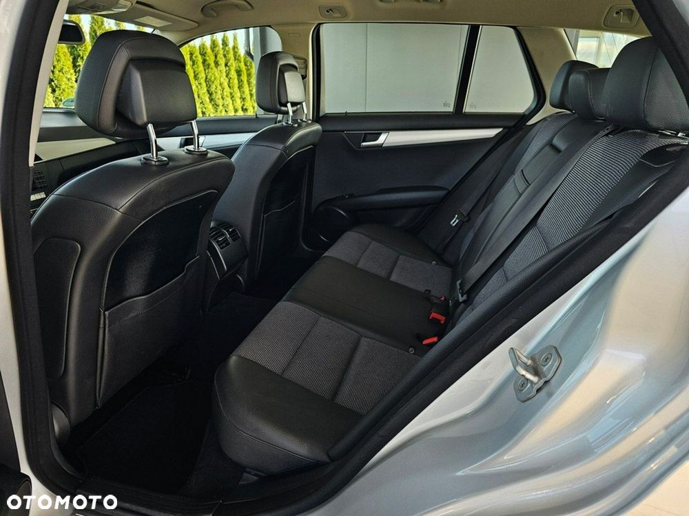 Mercedes-Benz Klasa C 200 Avantgarde Edition - 17