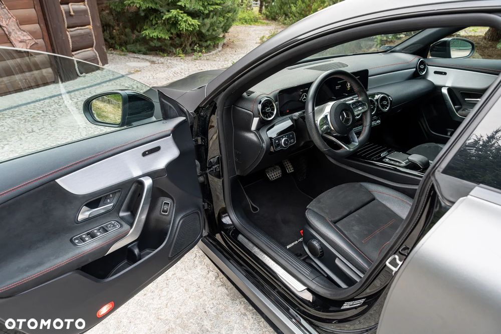 Mercedes-Benz CLA 180 AMG Line 7G-DCT - 20