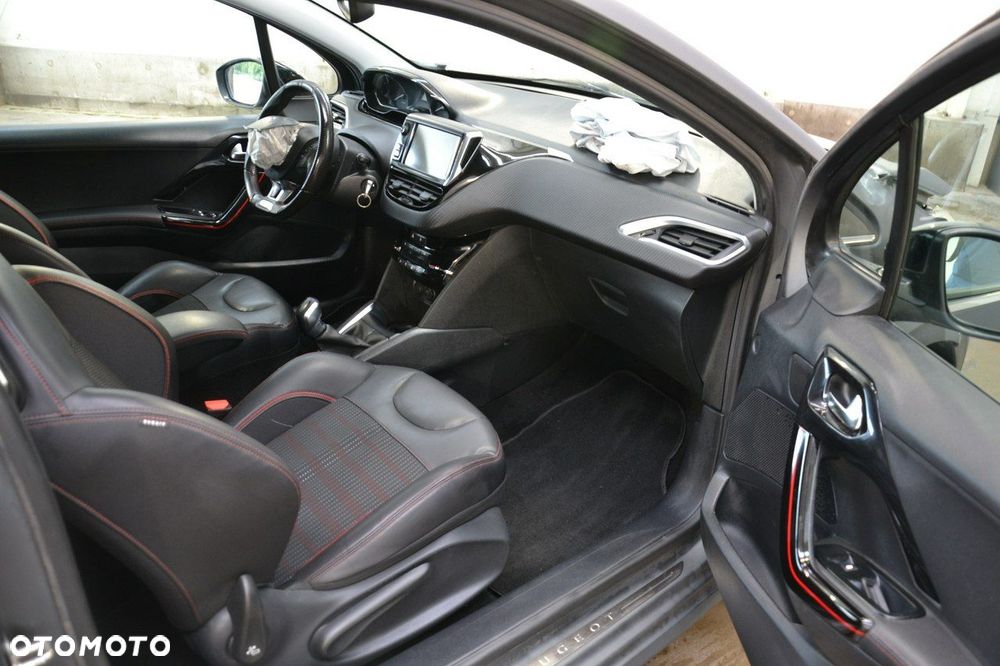 Peugeot 208 - 17