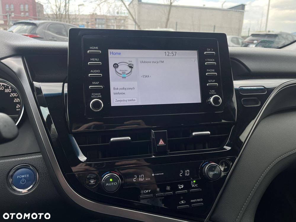 Toyota Camry 2.5 Hybrid Comfort CVT - 22