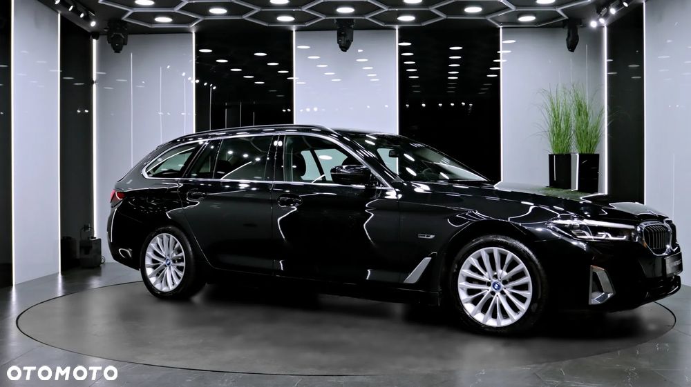 BMW Seria 5 530e xDrive PHEV - 12