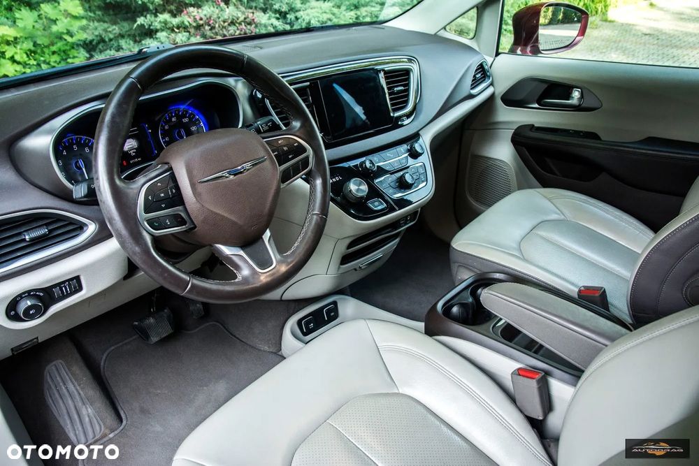 Chrysler Pacifica - 15