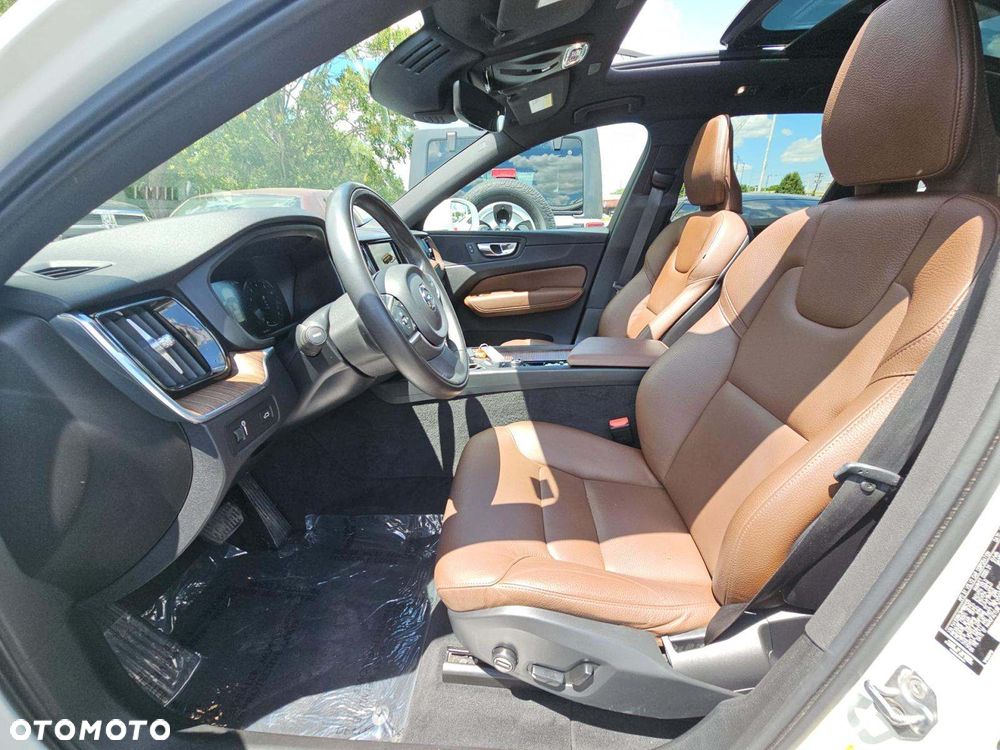 Volvo XC 60 T5 AWD Momentum - 5