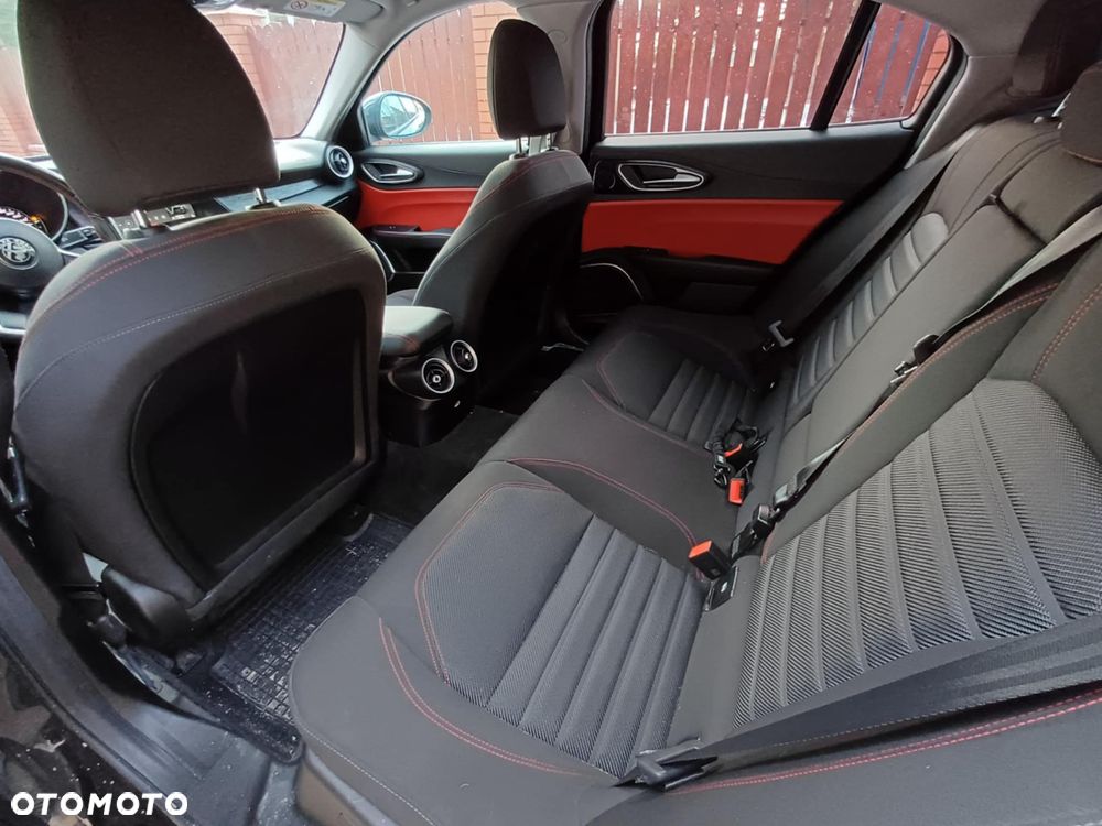 Alfa Romeo Giulia 2.0 Turbo Business - 4