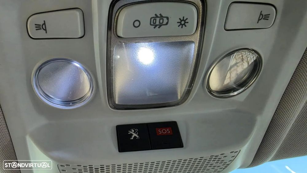 Peugeot 2008 1.6 e-HDi Allure - 21