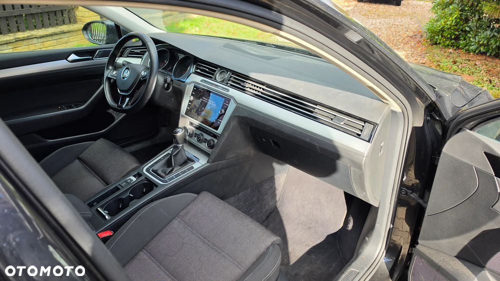 Volkswagen Passat Variant 2.0 TDI SCR BlueMotion Comfortline - 17
