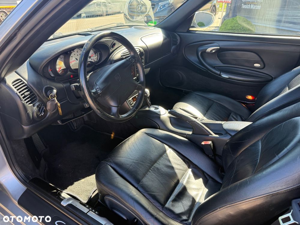Porsche 911 Carrera 4 - 18