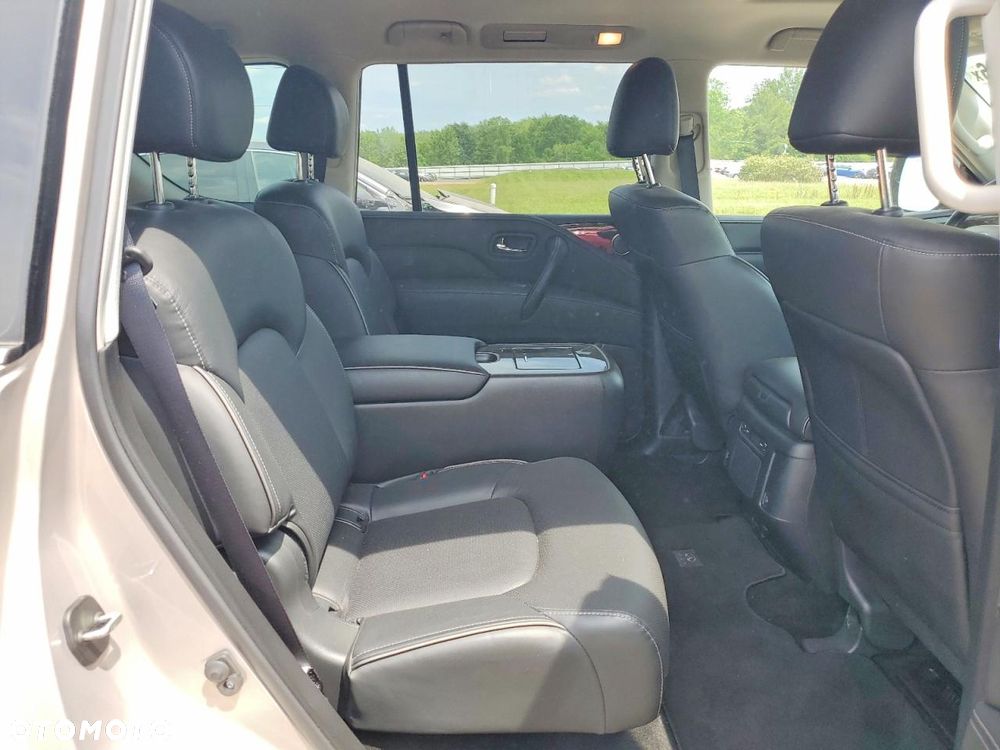 Infiniti QX80 - 12