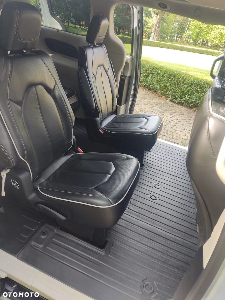 Chrysler Pacifica - 11