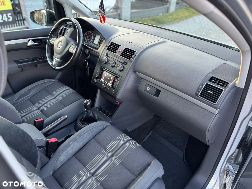 Volkswagen Touran - 12