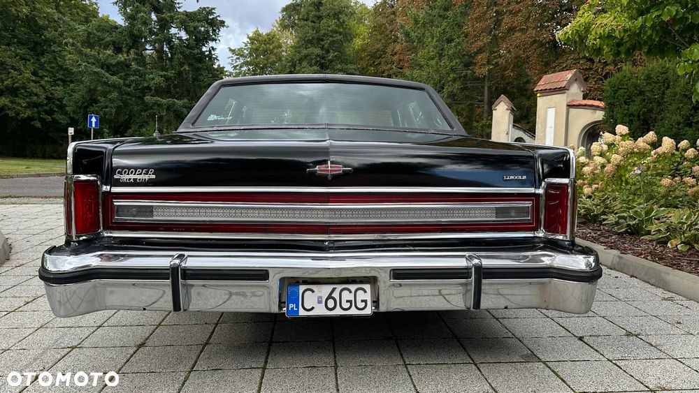 Lincoln Town Car - 9