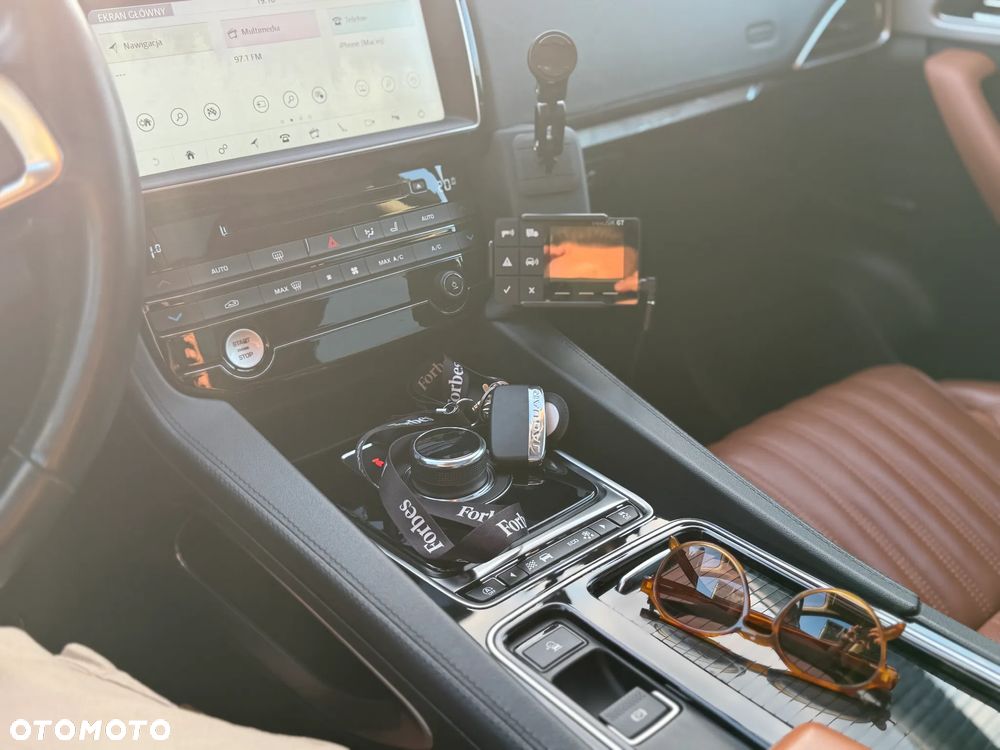 Jaguar F-Pace 30t AWD Portfolio - 19
